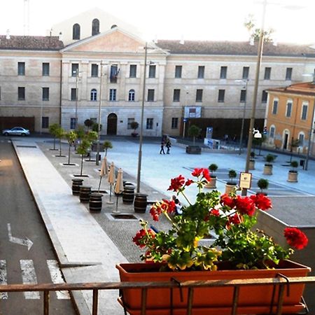 B&B Le Finestre Su Via Cavour ซัสซารี ภายนอก รูปภาพ