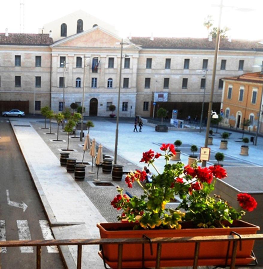 B&B Le Finestre Su Via Cavour ซัสซารี ภายนอก รูปภาพ