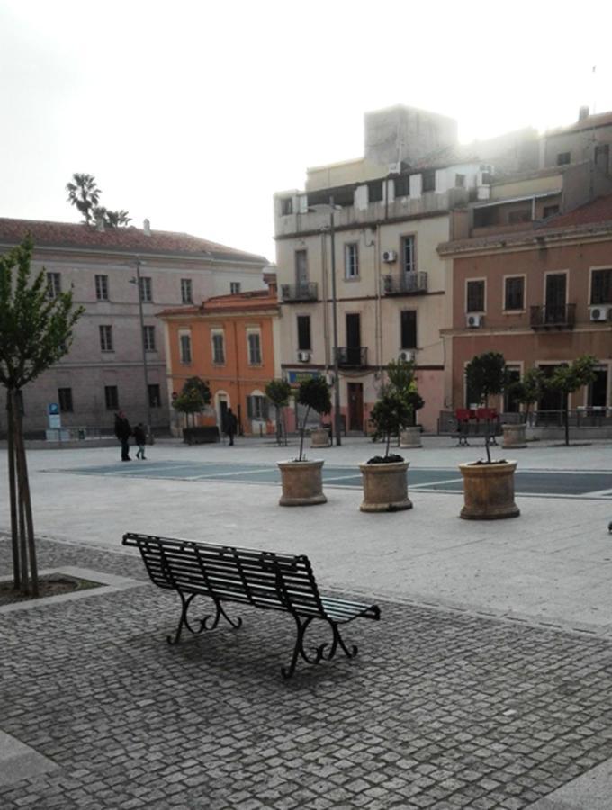 B&B Le Finestre Su Via Cavour ซัสซารี ภายนอก รูปภาพ