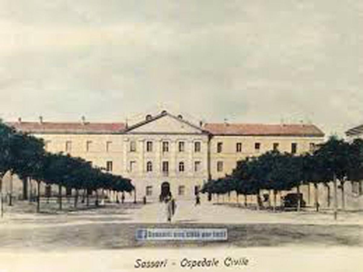 B&B Le Finestre Su Via Cavour ซัสซารี ภายนอก รูปภาพ