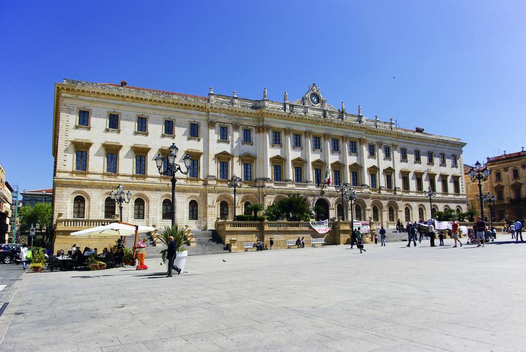 B&B Le Finestre Su Via Cavour ซัสซารี ภายนอก รูปภาพ